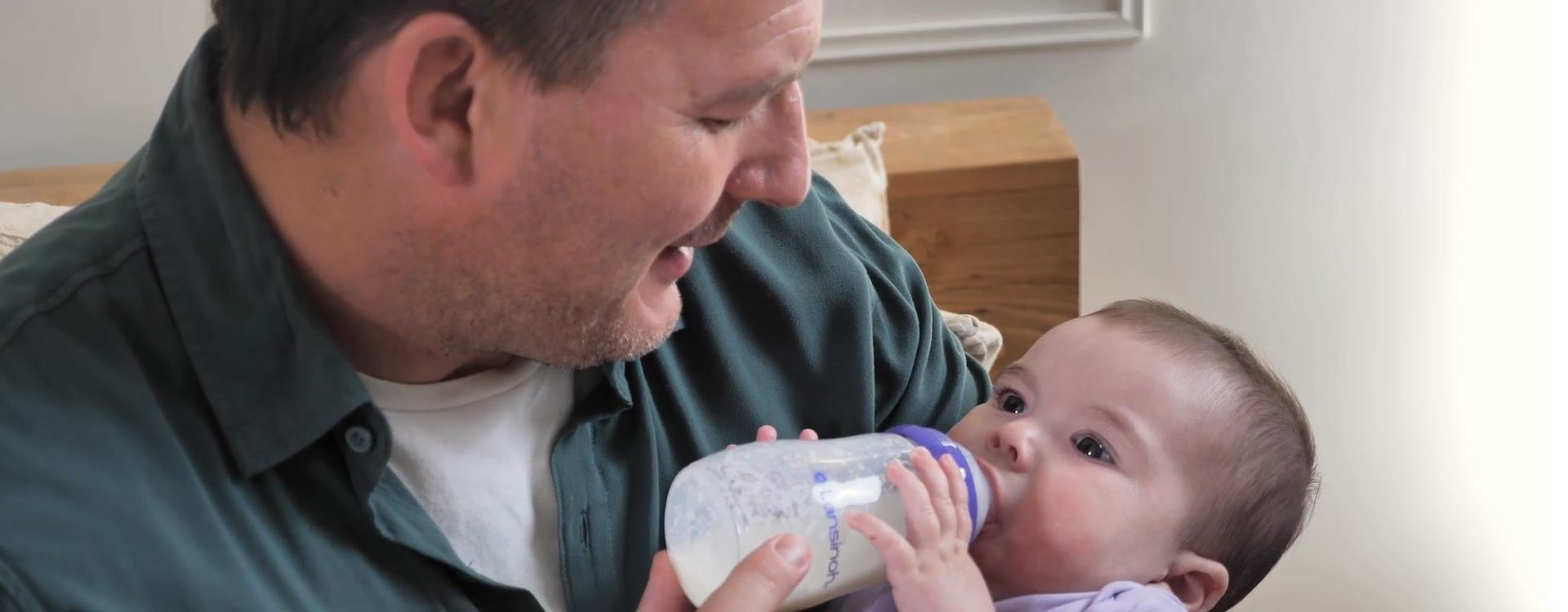 Eurem Baby die Flasche geben – So klappt es!